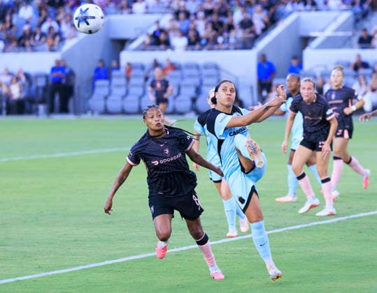 August 23, 2026, Los Angeles, California, USA: Sam Kerr 20 of the NJ NY Gotham FC clears the ball in front of Ary Borges 8 of the Angel City FC during their regular season NWSL game on Sunday August 23, 2026 at the BMO Stadium in Los Angeles, California. ACFC tie with NJ NY Gotham FC, 0-0. ARIANA RUIZ PI ACFC Tie With NJ NY Gotham FC, 0-0  - ZUMAp124 20260823_zaa_p124_033 Copyright: xArianaxRuizx