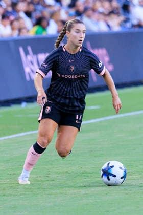 August 23, 2026, Los Angeles, California, USA: Ally Sentnor 17 of the Angel City FC during their regular season NWSL game against the NJ NY Gotham FC on Sunday August 23, 2026 at the BMO Stadium in Los Angeles, California. ACFC tie with NJ NY Gotham FC, 0-0. ARIANA RUIZ PI Los Angeles USA - ZUMAp124 20260823_zaa_p124_032 Copyright: xArianaxRuizx