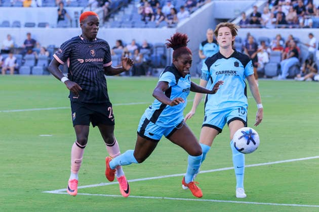 August 23, 2026, Los Angeles, California, USA: Mandy Freeman 22 of the NJ NY Gotham FC clears the ball before Prisca Chilufya 24 of the Angel City FC can take possession during their regular season NWSL game on Sunday August 23, 2026 at the BMO Stadium in Los Angeles, California. ACFC tie with NJ NY Gotham FC, 0-0. ARIANA RUIZ PI Los Angeles USA - ZUMAp124 20260823_zaa_p124_048 Copyright: xArianaxRuizx