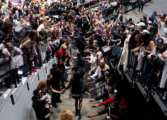 August 23, 2026, Vancouver, Bc, CANADA: Las Vegas Aces take the court for warm ups before a WNBA, Basketball Damen, USA basketball game, in Vancouver, on Sunday Aug. 23, 2026. Canada News - August 23, 2026  - ZUMAc35_ 20260823_zaf_c35_186 Copyright: xJacobxMallarix