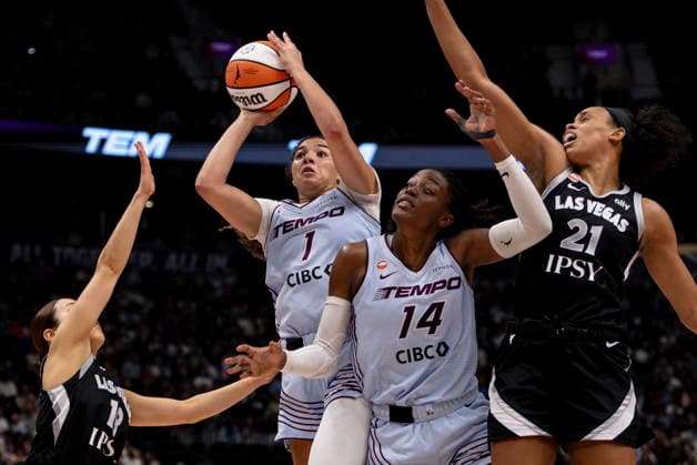 August 23, 2026, Vancouver, Bc, CANADA: Toronto Tempo s Kiki Rice (1) shoots over Las Vegas Aces Mai Yamamoto (18), Las Vegas Aces Brianna Turner (21) and Toronto Tempo s Temi Fagbenle (14) during the second half of a WNBA, Basketball Damen, USA basketball game, in Vancouver, on Sunday Aug. 23, 2026. Canada News - August 23, 2026  - ZUMAc35_ 20260823_zaf_c35_189 Copyright: xJacobxMallarix