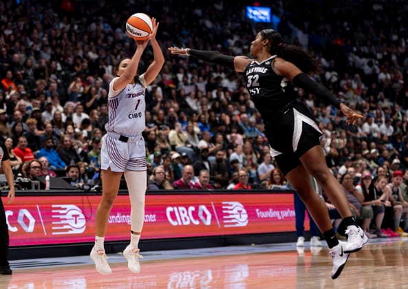 August 23, 2026, Vancouver, Bc, CANADA: Toronto Tempo s Kiki Rice (1) shoots over Las Vegas Aces Cheyenne Parker-Tyus (32) during the second half of a WNBA, Basketball Damen, USA basketball game, in Vancouver, on Sunday Aug. 23, 2026. Canada News - August 23, 2026  - ZUMAc35_ 20260823_zaf_c35_190 Copyright: xJacobxMallarix