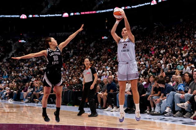 August 23, 2026, Vancouver, Bc, CANADA: Toronto Tempo s Laura Juskaite (2) shoots over Las Vegas Aces Mai Yamamoto (18) during the second half of a WNBA, Basketball Damen, USA basketball game, in Vancouver, on Sunday Aug. 23, 2026. Canada News - August 23, 2026  - ZUMAc35_ 20260823_zaf_c35_191 Copyright: xJacobxMallarix