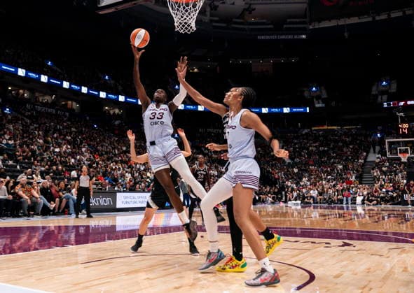 August 23, 2026, Vancouver, Bc, CANADA: Toronto Tempo s Ornella Bankole (33) lays up while Las Vegas Aces Mai Yamamoto, back, and Las Vegas Aces A ja Wilson, right back, watch during the second half of a WNBA, Basketball Damen, USA basketball game, in Vancouver, on Sunday Aug. 23, 2026. Canada News - August 23, 2026  - ZUMAc35_ 20260823_zaf_c35_194 Copyright: xJacobxMallarix