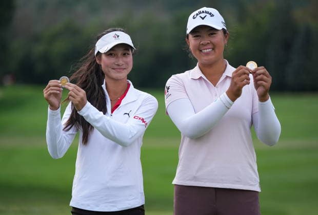 August 23, 2026, Edmonton, Ab, CANADA: Low amateur Aphrodite Deng, left, of Canada, and low Canadian Anna Huang pose with their medals after the final round of the LPGA, Golf Damen CPKC Canadian Women s Open golf tournament, in Edmonton, on Sunday, Aug. 23, 2026. Canada News - August 23, 2026  - ZUMAc35_ 20260823_zaf_c35_208 Copyright: xDarrylxDyckx