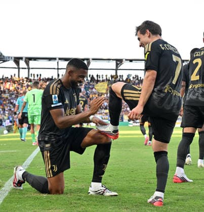 (260824) -- FROSINONE, Aug. 24, 2026 -- Juventus Bremer (L) celebrates his goal with teammate Francisco Coinceicao during the Italian Serie A football match between Frosinone and Juventus in Frosinone, Italy, Aug. 23, 2026. (Photo by Xinhua) (SP)ITALY-FROSINONE-FOOTBALL-SERIE A-FROSINONE VS JUVENTUS AlbertoxLingria 