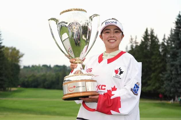 Golf: CPKC Women s Open Miyu Yamashita of Japan poses with the victor s trophy after winning the CPKC Women s Open golf tournament at Royal Mayfair Golf Club in Edmonton, Canada, on Aug. 23, 2026.  A14AA0005626553P