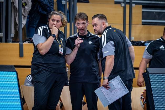 Basketball Göttingen 23.08.2026 Freundschaftsspiel Testspiel Deutschland (GER) - Ungarn (HUN) Olaf Lange (Deutschland, Trainer) Julie Barennes (Assistenztrainerin, Deutschland) Stefan Möller (Deutschland, Assistenztrainer) re. *** Basketball Göttingen August 23, 2026 Friendly Match Germany GER Hungary HUN Olaf Lange, Germany, Head Coach; Julie Barennes, Germany, Assistant Coach; Stefan Möller, Germany, Assistant Coach re