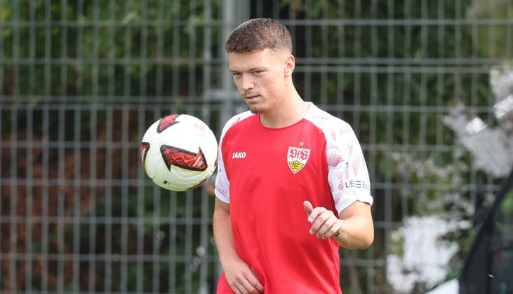 Stuttgart , Fußball Training VfB Stuttgart , Dzenan Pejcinovic *** Stuttgart, VfB Stuttgart Soccer Practice, Dzenan Pejcinovic