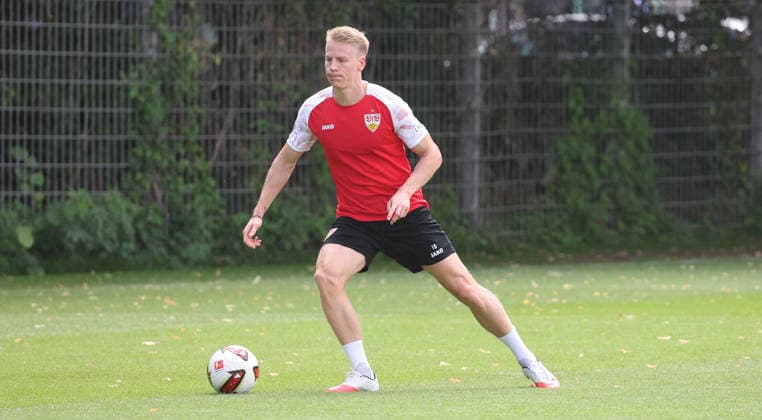 Stuttgart , Fußball Training VfB Stuttgart , Chris Führich *** Stuttgart, VfB Stuttgart Soccer Practice, Chris Führich