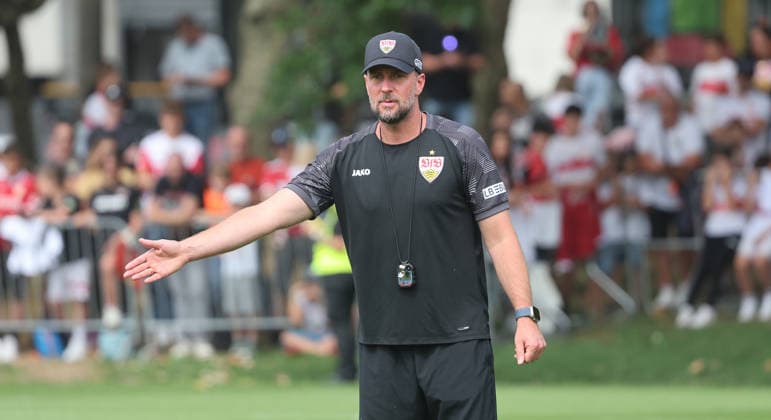 Stuttgart , Fußball Training VfB Stuttgart , Sebastian Hoeneß *** Stuttgart, VfB Stuttgart Soccer Practice, Sebastian Hoeneß