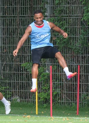 Stuttgart , Fußball Training VfB Stuttgart , mitte: Jamie Leweling *** Stuttgart, VfB Stuttgart soccer practice, with Jamie Leweling