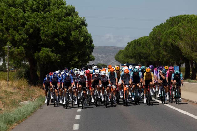 The pack competes in the third stage of La Vuelta a Espana cycling tour, over 166,7 km from Gruissan to Font- Romeu (both in France). La Vuelta a Espana cycling tour - Stage 3 !ACHTUNG: NUR REDAKTIONELLE NUTZUNG!  Copyright: xJavierxLizónx GRAF4008 20260824-55021214870_1