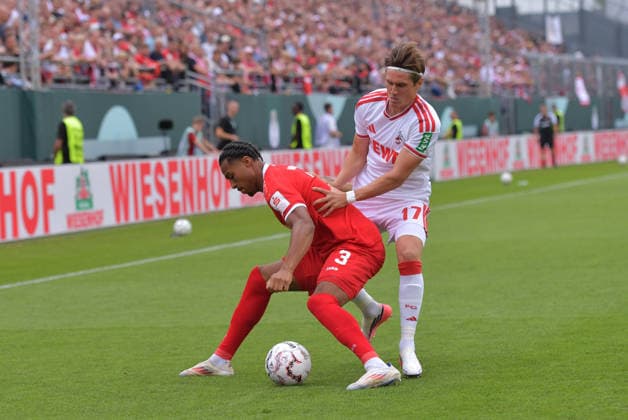 24.08.2026, xblx, Fussball DFB Pokal 1.Runde, Kickers Wuerzburg - 1.FC Köln v.l. David Abrangao (Würzburger Kickers), Alessio Castro-Montes (1. FC Köln) Wuerzburg *** August 24, 2026, xblx, Soccer DFB Cup First Round, Würzburger Kickers vs. 1. FC Köln – David Abrangao (Würzburger Kickers), Alessio Castro Montes (1. FC Köln) – Würzburg