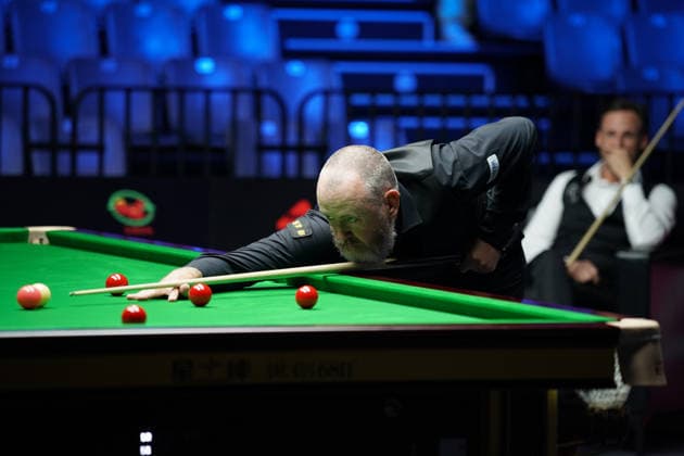 WUHAN, CHINA - AUGUST 24: Mark Williams of Wales plays a shot during his Round of 32 match against David Gilbert of England at the 2026 Wuhan Snooker Open on August 24, 2026 in Wuhan, Hubei Province of China. The tournament features top snooker players competing for the championship title.  Copyright: xTaixChengzhex 111661918392