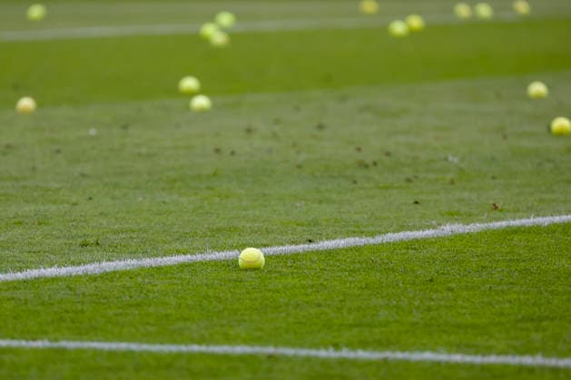 Im Bild: Fans werfen aus Protest Tennisbaelle auf das Spielfeld. 24.08.2026, FC Wuerzburger Kickers - 1. FC Koeln, DFB-Pokal, 1. Runde, Deutschland, Wuerzburg, AKON-Arena, DFL REGULATIONS PROHIBIT ANY USE OF PHOTOGRAPHS AS IMAGE SEQUENCES AND OR QUASI-VIDEO. *** In the photo, fans throw tennis balls onto the field in protest, August 24, 2026, FC Würzburger Kickers vs. 1. FC Köln, DFB Cup, First Round, Germany, Würzburg, AKON Arena, DFL REGULATIONS PROHIBIT ANY USE OF PHOTOGRAPHS AS IMAGE SEQUENCES AND OR QUASI-VIDEO Copyright: HMBxMedia xJulienxBecker