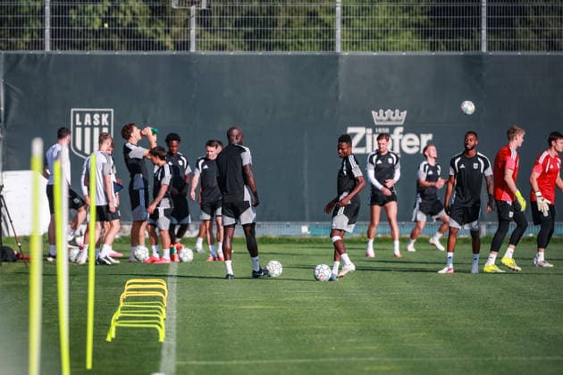 SOCCER - UEFA CL, LASK vs Celtic LINZ,AUSTRIA,24.AUG.26 - SOCCER - UEFA Champions League, play-off, Linzer ASK vs Celtic Glasgow, preview, training LASK. Image shows the team of LASK during the training.  GEPAxpictures xManuelxBinder