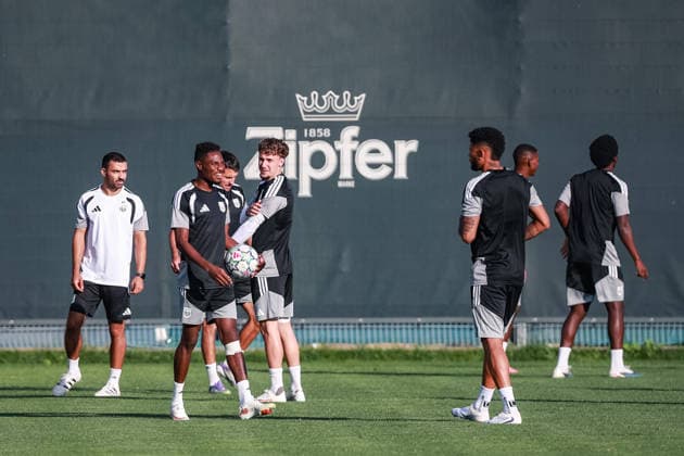 SOCCER - UEFA CL, LASK vs Celtic LINZ,AUSTRIA,24.AUG.26 - SOCCER - UEFA Champions League, play-off, Linzer ASK vs Celtic Glasgow, preview, training LASK. Image shows the team of LASK during the training.  GEPAxpictures xManuelxBinder