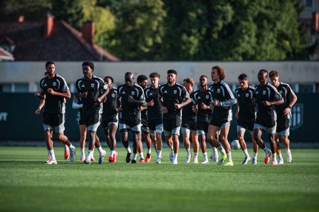 SOCCER - UEFA CL, LASK vs Celtic LINZ,AUSTRIA,24.AUG.26 - SOCCER - UEFA Champions League, play-off, Linzer ASK vs Celtic Glasgow, preview, training LASK. Image shows the team of LASK during the training.  GEPAxpictures xManuelxBinder