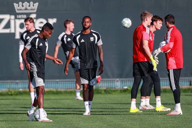 SOCCER - UEFA CL, LASK vs Celtic LINZ,AUSTRIA,24.AUG.26 - SOCCER - UEFA Champions League, play-off, Linzer ASK vs Celtic Glasgow, preview, training LASK. Image shows the team of LASK during the training.  GEPAxpictures xManuelxBinder