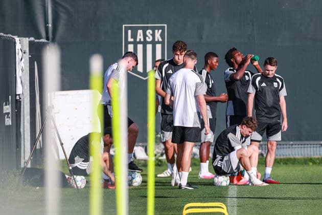 SOCCER - UEFA CL, LASK vs Celtic LINZ,AUSTRIA,24.AUG.26 - SOCCER - UEFA Champions League, play-off, Linzer ASK vs Celtic Glasgow, preview, training LASK. Image shows the team of LASK during the training.  GEPAxpictures xManuelxBinder