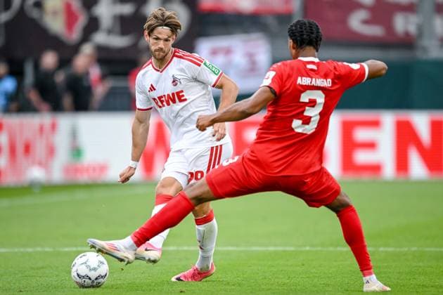 Jan Thielmann (1.FC Koeln) und David Abrangao (FC Wuerzburger Kickers) im Zweikampf waehrend des DFB-Pokal 1 Runde Spiels zwichen Wuerzburger Kickers v 1.FC Koeln, AKON ARENA am 24. August 2026 in Wuerzburg, Deutschland. (Foto von Harry Langer DeFodi Images) +++ Jan Thielmann (1.FC Koeln) und David Abrangao (FC Wuerzburger Kickers) battle for the ball during the DFB-Pokal 1 Runde match between Wuerzburger Kickers v 1.FC Koeln at AKON ARENA on August 24, 2026 in Wuerzburg, Germany. (Photo by Harry Langer DeFodi Images) (Photo by Harry Langer DeFodi Images) DFB DFL REGULATIONS PROHIBIT ANY USE OF PHOTOGRAPHS AS IMAGE SEQUENCES AND OR QUASI-VIDEO. - *** Jan Thielmann of 1. FC Köln and David Abrangao of FC Würzburger Kickers battle for the ball during the DFB Cup first-round match between Würzburger Kickers and 1. FC Köln at AKON ARENA on August 24, 2026, in Würzburg, Germany. Photo by Harry Langer, DeFodi Images. Jan Thielmann of 1. FC Köln and David Abrangão of FC Würzburger Kickers battle for the ball during the DFB Cup first-round match between FC Würzburger Kickers and 1. FC Köln at AKON ARENA on August 24, 2026 in Würzburg, Germany Photo by Harry Langer, DeFodi Images Photo by Harry Langer, DeFodi Images DFB and DFL regulations prohibit any use of photographs as image sequences and or quasi-video