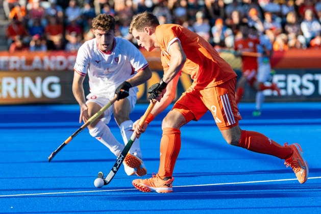 FIH Hockey World Cup: Netherlands v England AMSTELVEEN, NL - AUGUST 24: Conor Williamson of England and Koen Bijen of Netherlands during the FIH Hockey World Cup match between Netherlands and England at Wagener Stadion on August 24, 2026 in Amstelveen, Netherlands. Amstelveen Wagener Stadion Netherlands Content not available for redistribution in The Netherlands directly or indirectly through any third parties. Copyright: xMarcelxvanxPlateringenx