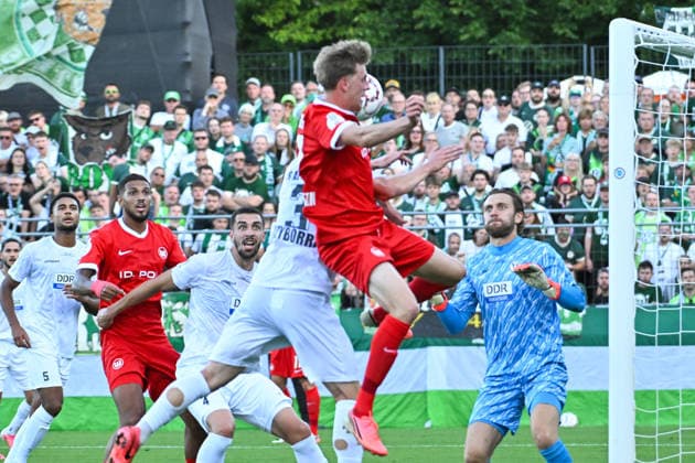 24.08.2026, xlakx, Fussball DFB Pokal 1.Runde, VSG Altglienicke - VfL Wolfsburg v.l. Alexander Bernhardsson (VfL Wolfsburg, 17) Luis Zwick (VSG Altglienicke, 1) Zweikampf, Duell, Kampf, tackle (DFL DFB REGULATIONS PROHIBIT ANY USE OF PHOTOGRAPHS as IMAGE SEQUENCES and or QUASI-VIDEO) Berlin *** August 24, 2026, xlakx, Soccer DFB Cup 1st Round, VSG Altglienicke vs. VfL Wolfsburg: Alexander Bernhardsson (VfL Wolfsburg), 17 Luis Zwick (VSG Altglienicke), 1 Tackle, duel, battle, DFL and DFB regulations prohibit any use of photographs as image sequences and or quasi-video, Berlin