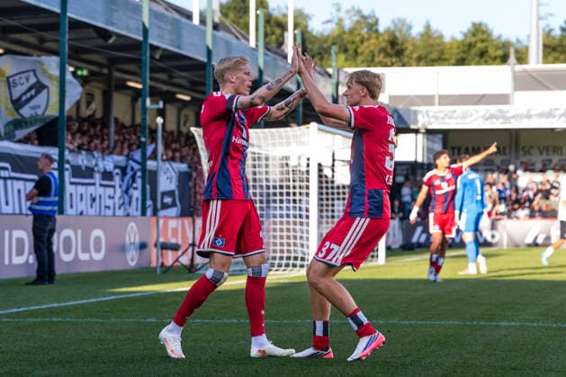24.08.2026, Fussball, 1. Runde im DFB-Pokal, SC Verl - Hamburger SV. v. l. Albert Gronbaek Grönbaek (Hamburger SV), Louis Lemke (Hamburger SV) bejubeln das Tor zum 0:1. Verl Sportclub Arena NRW Deutschland xRHR-FOTO DEx *** August 24, 2026, Soccer, 1st Round of the DFB Cup, SC Verl vs. Hamburger SV; Albert Gronbaek (Grönbaek) and Louis Lemke of Hamburger SV celebrate the goal that made the score 0–1 at the Verl Sportclub Arena in North Rhine-Westphalia, Germany. xRHR PHOTO DEx Copyright: DennisxEwert RHR-FOTOx RHR-FOTO DE