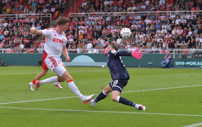 24.08.2026, xblx, Fussball DFB Pokal 1.Runde, Kickers Wuerzburg - 1.FC Köln v.l. Marius Bülter Buelter (1. FC Köln), Marko Rajkovacic (Würzburger Kickers) Wuerzburg *** August 24, 2026, xblx, Soccer DFB Cup First Round, Kickers Würzburg vs. 1. FC Köln, Marius Bülter (Buelter) 1. FC Köln, Marko Rajkovacic, Würzburger Kickers Würzburg