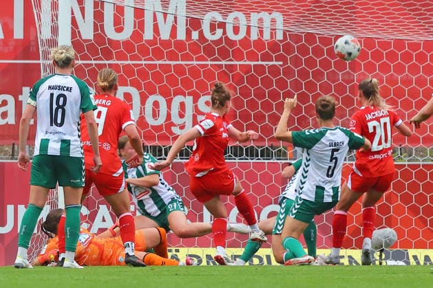 Mainz, Deutschland 24. August 2026: 1. BL Frauen - 2026 2027 - Sp. 1 - 1. FSV Mainz 05 gegen SV Werder Bremen Im Bild: Saskia Matheis (FSV)(Bildmitte) erzielt das erste Bundesligator für di 05-Frauen zum 1:2 Anschluss. DFL regulations prohibit any use of photographs as image sequences and or quasi-video Bruchwegstadion Rheinland - Pfalz *** Mainz, Germany, August 24, 2026, Women’s Bundesliga 2026–2027, Matchday 1, Game 1: FSV Mainz 05 vs. SV Werder Bremen. Pictured: Saskia Matheis (FSV) in the center of the frame scores the first Bundesliga goal for the Mainz 05 women’s team, bringing the score to 1–2. DFL Regulations prohibit any use of photographs as image sequences and or quasi-video. Bruchwegstadion, Rhineland-Palatinate Copyright: xFotostandx xRacochax