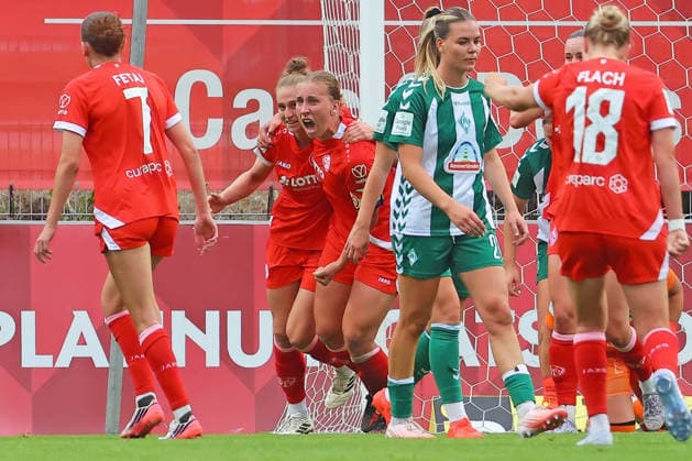 Mainz, Deutschland 24. August 2026: 1. BL Frauen - 2026 2027 - Sp. 1 - 1. FSV Mainz 05 gegen SV Werder Bremen Im Bild: Torschütze Saskia Matheis (FSV) und Paula Flach (FSV) freuen sich überlass erste Bundesligator zum 1:2 Anschluss. DFL regulations prohibit any use of photographs as image sequences and or quasi-video Bruchwegstadion Rheinland - Pfalz *** Mainz, Germany, August 24, 2026, Women’s Bundesliga 1, 2026–2027, Matchday 1, 1:1—FSV Mainz 05 vs. SV Werder Bremen. Pictured: Goal scorers Saskia Matheis (FSV) and Paula Flach (FSV) celebrate their first Bundesliga goal, bringing the score to 1–2. DFL regulations prohibit any use of photographs as image sequences and or quasi-video footage. Bruchwegstadion, Rhineland-Palatinate Copyright: xFotostandx xRacochax