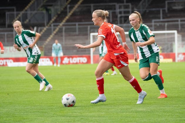 24.08.2026, xhfmx, Fussball Google Pixel Frauen Bundesliga, 1. FSV Mainz 05 - SV Werder Bremen v.l. Paula Flach (1. FSV Mainz 05, 18), Isabella Jaron (Werder Bremen, 11) Mainz *** August 24, 2026, xhfmx, Soccer Google Pixel Women s Bundesliga, 1 FSV Mainz 05 vs. SV Werder Bremen, Paula Flach (1 FSV Mainz 05), 18, Isabella Jaron (Werder Bremen), 11 Mainz