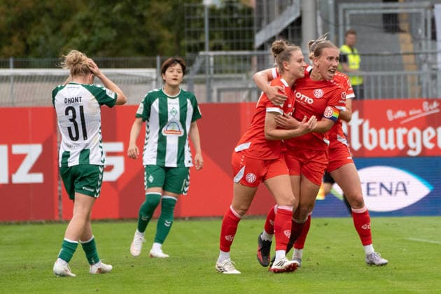 24.08.2026, xhfmx, Fussball Google Pixel Frauen Bundesliga, 1. FSV Mainz 05 - SV Werder Bremen Die Frauen von Mainz 05 bejubeln das 1:2 durch Saskia Matheis (1. FSV Mainz 05, 19). Tor, Goal, Jubel, Celebration Mainz *** August 24, 2026, xhfmx, Soccer Google Pixel Women s Bundesliga, 1 FSV Mainz 05 vs. SV Werder Bremen The Mainz 05 women celebrate the 1–2 victory thanks to a goal by Saskia Matheis 1 FSV Mainz 05, 19 Goal, Celebration Mainz