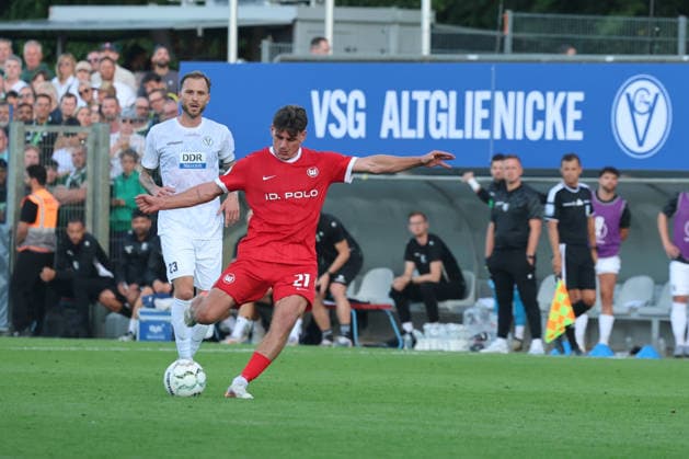 BERLIN, GERMANY - AUGUST 24: Joakim Maehle (Wolfsburg, 21) shoots at the goal, during the DFB Cup DFB Pokal match (Round 1) between DFB-Pokal: VSG Altglienicke - VfL Wolfsburg at Stadion auf dem Wurfplatz (Amateurstadion im Olympiapark) on August 24, 2026 in Berlin, Germany. DFL REGULATIONS PROHIBIT ANY USE OF PHOTOGRAPHS AS IMAGE SEQUENCES AND OR QUASI-VIDEO. Berlin Germany Copyright: xO.Frankex