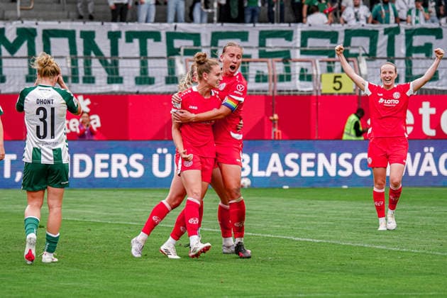 Deutschland: Fussball Saison 2026 2027 , Google Pixel Frauen-Bundesliga , 1. FSV Mainz 05 Frauen vs. SV Werder Bremen Frauen - Bruchwegstadion (Mainz) : Saskia Matheis (1. FSV Mainz 05 Frauen, 19) und Johanna Berg (1. FSV Mainz 05 Frauen, 9) jubeln zum 1:2 Anschlusstreffer, Tor, Torjubel, Jubel, Freude, Emotionen Mainz Bruchwegstadion Deutschland Germany *** Germany Soccer Season 2026–2027, Google Pixel Women s Bundesliga, 1 FSV Mainz 05 Women vs. SV Werder Bremen Women, Bruchwegstadion, Mainz: Saskia Matheis (1 FSV Mainz 05 Women, 19) and Johanna Berg (1 FSV Mainz 05 Women, 9) celebrate the 1–2 goal that narrowed the gap, Goal, goal celebration, cheering, joy, emotions, Mainz, Bruchwegstadion, Germany Copyright: xBennetxLongx