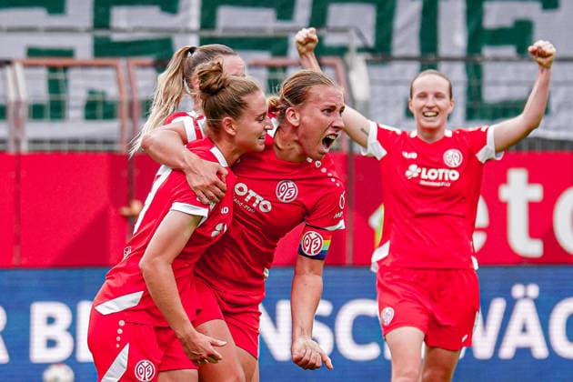 Deutschland: Fussball Saison 2026 2027 , Google Pixel Frauen-Bundesliga , 1. FSV Mainz 05 Frauen vs. SV Werder Bremen Frauen - Bruchwegstadion (Mainz) : Saskia Matheis (1. FSV Mainz 05 Frauen, 19) und Johanna Berg (1. FSV Mainz 05 Frauen, 9) jubeln zum 1:2 Anschlusstreffer, Tor, Torjubel, Jubel, Freude, Emotionen Mainz Bruchwegstadion Deutschland Germany *** Germany Soccer Season 2026–2027, Google Pixel Women s Bundesliga, 1 FSV Mainz 05 Women vs. SV Werder Bremen Women at Bruchwegstadion in Mainz: Saskia Matheis (1, FSV Mainz 05 Women, age 19) and Johanna Berg (1, FSV Mainz 05 Women, No. 9) celebrate the 1–2 goal that narrowed the deficit, Goal, goal celebration, cheering, joy, emotions, Mainz, Bruchwegstadion, Germany Copyright: xBennetxLongx