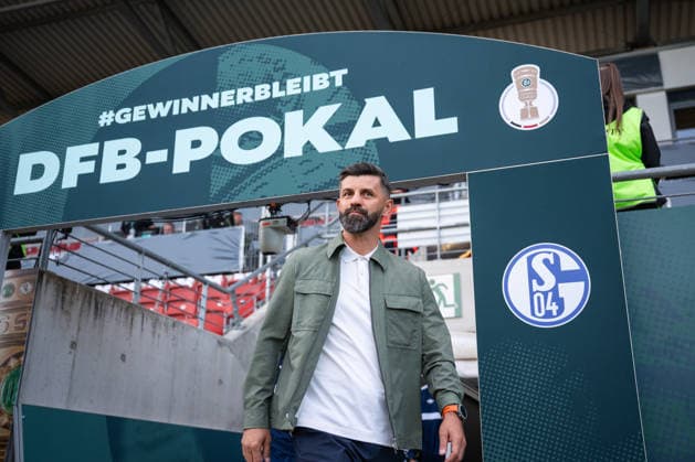 24.08.2026, Fussball, Saison 2026 2027, DFB-Pokal, Hallescher FC - FC Schalke 04, Trainer Miron Muslic (FC Schalke 04) xRHR-FOTO YYx *** August 24, 2026, Soccer, 2026–2027 Season, DFB Cup, Hallescher FC vs. FC Schalke 04, Coach Miron Muslic, FC Schalke 04 xRHR PHOTO YYx Copyright: KROEGER RHR-FOTOx RHR-FOTO YY