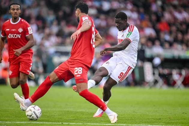 Ebrahim Farahnak (FC Wuerzburger Kickers) und Ragnar Ache (1.FC Koeln) im Zweikampf waehrend des DFB-Pokal 1 Runde Spiels zwichen Wuerzburger Kickers v 1.FC Koeln, AKON ARENA am 24. August 2026 in Wuerzburg, Deutschland. (Foto von Harry Langer DeFodi Images) +++ Ebrahim Farahnak (FC Wuerzburger Kickers) und Ragnar Ache (1.FC Koeln) battle for the ball during the DFB-Pokal 1 Runde match between Wuerzburger Kickers v 1.FC Koeln at AKON ARENA on August 24, 2026 in Wuerzburg, Germany. (Photo by Harry Langer DeFodi Images) (Photo by Harry Langer DeFodi Images) DFB DFL REGULATIONS PROHIBIT ANY USE OF PHOTOGRAPHS AS IMAGE SEQUENCES AND OR QUASI-VIDEO. - *** Ebrahim Farahnak of FC Würzburger Kickers and Ragnar Ache of 1. FC Köln go head-to-head during the first-round DFB Cup match between Würzburger Kickers and 1. FC Köln, AKON ARENA on August 24, 2026, in Würzburg, Germany. Photo by Harry Langer, DeFodi Images. Ebrahim Farahnak of FC Würzburger Kickers and Ragnar Ache of 1. FC Köln battle for the ball during the DFB Cup first-round match between Würzburger Kickers and 1. FC Köln at AKON ARENA on August 24, 2026 in Würzburg, Germany Photo by Harry Langer, DeFodi Images Photo by Harry Langer, DeFodi Images DFB and DFL regulations prohibit any use of photographs as image sequences and or quasi-video