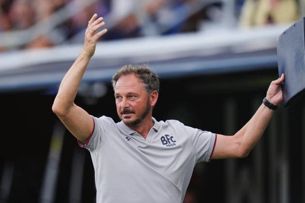The referee Fabio Maresca gives a red card to Bologna s assistant coach Andrea Tarozzi during the Serie A soccer match between Bologna and Lazio at the Renato Dall™Ara Stadium in Bologna, north Italy - Monday, August 24, 2026 -  Copyright: xMassimoxPaolone LaPressex