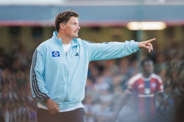 Merlin Polzin (Hamburger SV, Trainer) gestikuliert GER, SC Verl vs. Hamburger SV, Fussball, DFB-Pokal, 1. Runde, Spielzeit 2026 2027, 24.08.2026 DFL Regulations prohibit any use of photographers as image sequences and or quasi-video. GER, SC Verl vs. Hamburger SV, Fussball, DFB-Pokal, 1. Runde, Spielzeit 2026 2027, 24.08.2026 Verl *** Merlin Polzin, Hamburger SV, coach gesturing; GER, SC Verl vs. Hamburger SV, soccer, DFB Cup, 1st round, 2026–2027 season, August 24, 2026 DFL regulations prohibit any use of photographs as image sequences and or quasi-video GER, SC Verl vs. Hamburger SV, soccer, DFB Cup, Round 1, 2026–2027 season, August 24, 2026 Verl Copyright: xEibner-Pressefoto JanxRollingerx EP_JSK