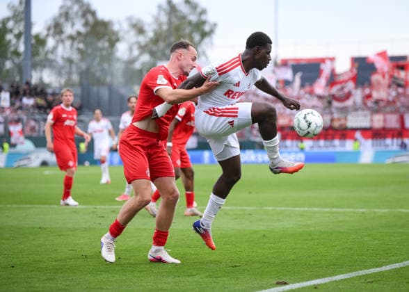 Fussball DFB Pokal 1. Runde Saison 2026 2027 24.08.2026 FC Wuerzburger Kickers - 1. FC Koeln Ragnar Ache (re, 1. FC Koeln) gegen Leo Eberle (li, Kickers) *** Soccer, DFB Cup, 1st Round, 2026–2027 Season, August 24, 2026: FC Würzburger Kickers 1, FC Köln. Ragnar Ache (right), FC Köln vs. Leo Eberle (left), Kickers