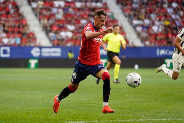 Aimar Oroz of CA Osasuna seen during LaLiga EA Sports game between teams of Osasuna CA and Levante UD (Mickael Ducint Ball Raw Images) Pamplona Estadio El Sadar Spain Copyright: xMickaelxDucintx mickaelducint_RealSociedad_ValenciaCF220