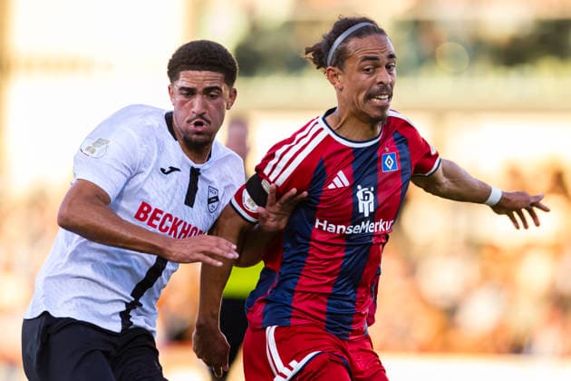24.08.2026, Fussball, 1. Runde im DFB-Pokal, SC Verl - Hamburger SV. v. l. Raphael Araoye (SC Verl), Yussuf Poulsen (Hamburger SV). Verl Sportclub Arena NRW Deutschland xRHR-FOTO DEx *** August 24, 2026, Soccer, 1st Round of the DFB Cup, SC Verl vs. Hamburger SV, Raphael Araoye (SC Verl), Yussuf Poulsen (Hamburger SV), Verl Sportclub Arena, NRW, Germany, xRHR, PHOTO: DEx Copyright: DennisxEwert RHR-FOTOx RHR-FOTO DE