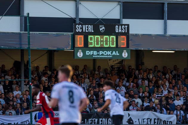 24.08.2026, Fussball, 1. Runde im DFB-Pokal, SC Verl - Hamburger SV. Anzeigetafel mit dem Endstand von 0:3 für den HSV. Verl Sportclub Arena NRW Deutschland xRHR-FOTO DEx *** August 24, 2026, Soccer, 1st Round of the DFB Cup, SC Verl vs. Hamburger SV; scoreboard showing the final score of 0–3 in favor of HSV; Verl Sportclub Arena, NRW, Germany; xRHR PHOTO DEx Copyright: DennisxEwert RHR-FOTOx RHR-FOTO DE