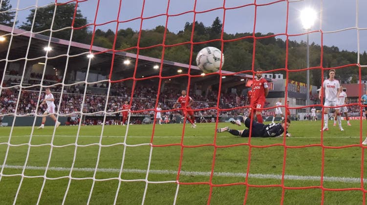 24.08.2026, xblx, Fussball DFB Pokal 1.Runde, Kickers Wuerzburg - 1.FC Köln v.l. Isak Johannesson (1. FC Köln), Goal scored, Tor zum 1:2 Wuerzburg *** August 24, 2026, xblx, Soccer, DFB Cup First Round, Kickers Würzburg vs. 1. FC Köln, Isak Johannesson (1. FC Köln), Goal scored, Goal making the score 1–2 in favor of Würzburg