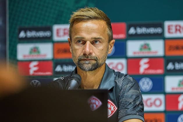 Michael Schiele (FC Wuerzburger Kickers, Chef-Trainer) in der Pressekonferenz nach Spielende GER, Wuerzburger Kickers vs. 1. FC Koeln, Fussball, Herren, DFB-Pokal, 1. Runde, Spielzeit 2026 2027, 24.08.2026 DFL, DFB regulations prohibit any use of photographs as image sequences and or quasi-video GER, Wuerzburger Kickers vs. 1. FC Koeln, Fussball, Herren, DFB-Pokal, 1. Runde, Spielzeit 2026 2027, 24.08.2026 Wuerzburg *** Michael Schiele, FC Würzburger Kickers, Head Coach, at the postgame press conference in Germany, Würzburger Kickers vs. 1. FC Köln, soccer, men s, DFB Cup, 1st Round, 2026–2027 Season, August 24, 2026 DFL; DFB regulations prohibit any use of photographs as image sequences and or quasi-video GER, Würzburger Kickers vs. 1. FC Köln, Soccer, Men’s, DFB Cup, 1st Round, 2026–2027 season, August 24, 2026, Würzburg Copyright: xEibner-Pressefotox EP_ODS