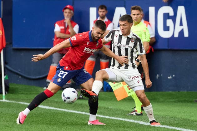 LaLiga EASports: CA Osasuna vs Levante UD Arguibide of Osasuna and Thiago of Levante UD during match LaLiga EA Sports between CA Osasuna and Levante UD played at El Sadar stadium in Pamplona (Spain) on Aug 24 2026 *** LaLiga EA Sports: CA Osasuna vs. Levante UD—Arguibide of Osasuna and Thiago of Levante UD during the LaLiga EA Sports match between CA Osasuna and Levante UD, played at El Sadar Stadium in Pamplona, Spain, on Aug. 24, 2026 Copyright: xInigoxAlzugarayx xAgenciaxLOFx