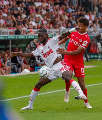 Im Bild: v.li. Gideon Mensah (1. FC Koeln, 14) im Zweikampf gegen Liam Omore (FC Wuerzburger Kickers, 17) 24.08.2026, FC Wuerzburger Kickers - 1. FC Koeln, DFB-Pokal, 1. Runde, Deutschland, Wuerzburg, AKON-Arena, DFL REGULATIONS PROHIBIT ANY USE OF PHOTOGRAPHS AS IMAGE SEQUENCES AND OR QUASI-VIDEO. *** Pictured from left: Gideon Mensah (1. FC Köln), No. 14, in a tackle against Liam Omore (FC Würzburger Kickers), No. 17, on August 24, 2026, FC Würzburg Kickers vs. 1. FC Köln, DFB Cup, First Round, Germany, Würzburg, AKON Arena. DFL regulations prohibit any use of photographs as image sequences and or quasi-video. Copyright: HMBxMedia xJulienxBecker