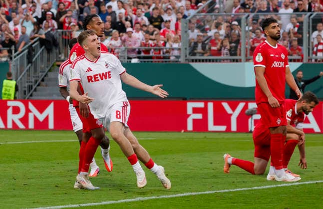 Im Bild: Jubel nach dem Tor zum 1:1 bei Torschuetze Isak Johannesson (1. FC Koeln, 8) und Enttaeuschung bei den Spielern vom FWK. 24.08.2026, FC Wuerzburger Kickers - 1. FC Koeln, DFB-Pokal, 1. Runde, Deutschland, Wuerzburg, AKON-Arena, DFL REGULATIONS PROHIBIT ANY USE OF PHOTOGRAPHS AS IMAGE SEQUENCES AND OR QUASI-VIDEO. *** Pictured: Celebration after the goal that tied the score at 1–1 by goal scorer Isak Johannesson of 1. FC Köln (8) and disappointment among the FWK players, August 24, 2026, FC Würzburger Kickers vs. 1. FC Köln, DFB Cup, First Round, Germany, Würzburg, AKON Arena, DFL regulations prohibit any use of photographs as image sequences and or quasi-video Copyright: HMBxMedia xJulienxBecker